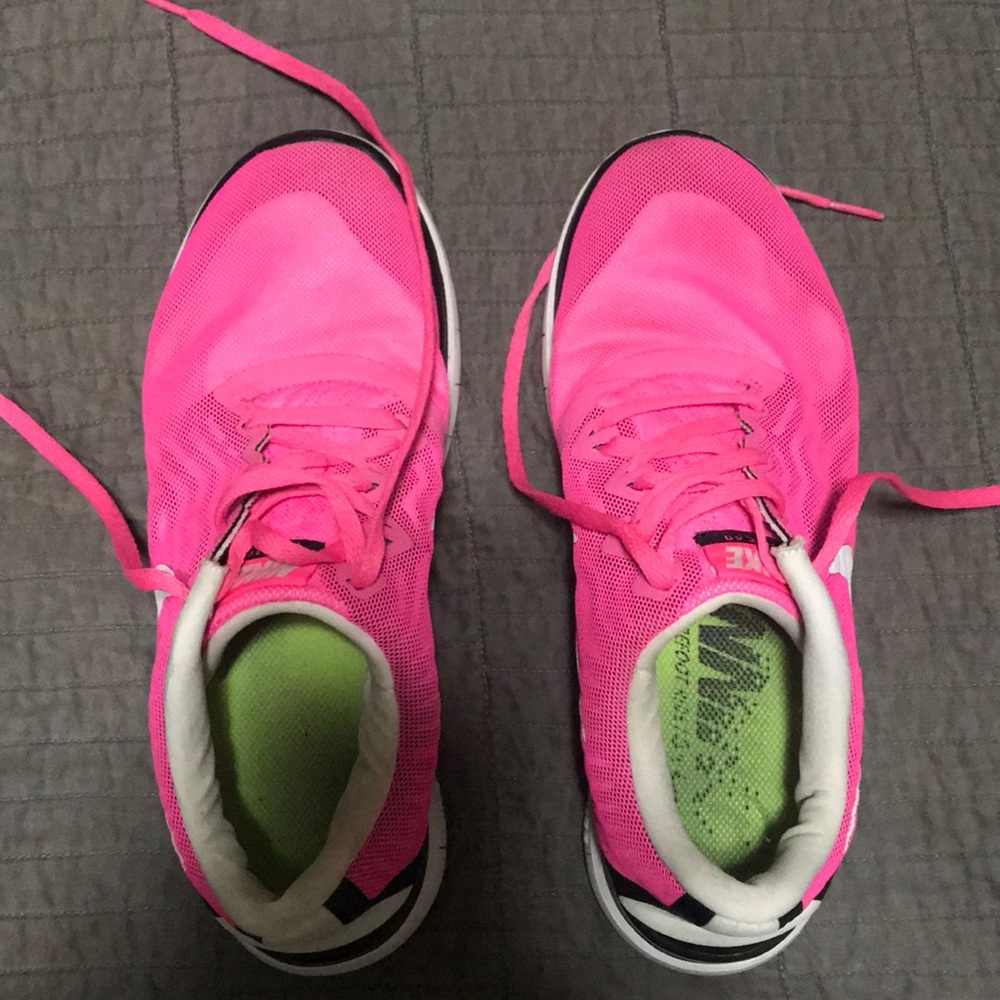 Nike Tennis Shoes